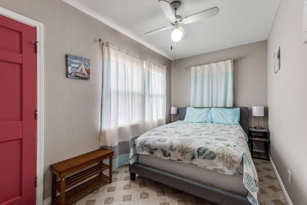 Cozy Sea Breeze Bungalow - 2 Mins To The Beach Galveston Zewnętrze zdjęcie
